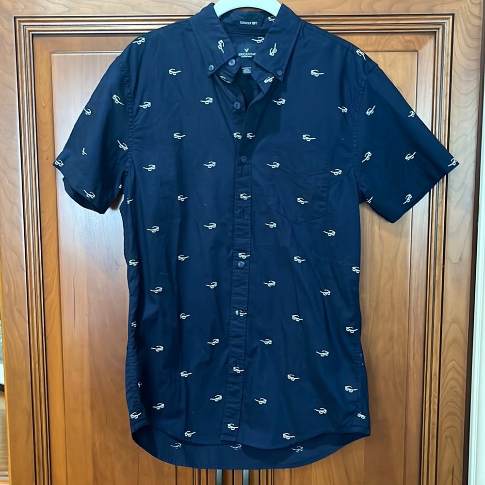 American Eagle Short Sleeve Button Down Navy with Sunglasses mens XS